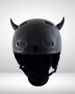 Ski Helm mit magnetischen Hörnern und einer Airbrush Lackierung. Ansicht vorne.